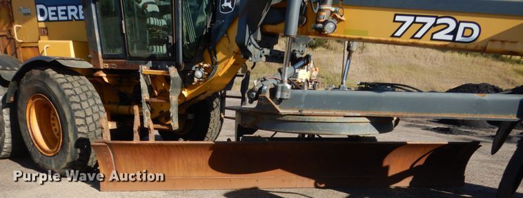 image for item DC4685 2007 John Deere 772D motor grader