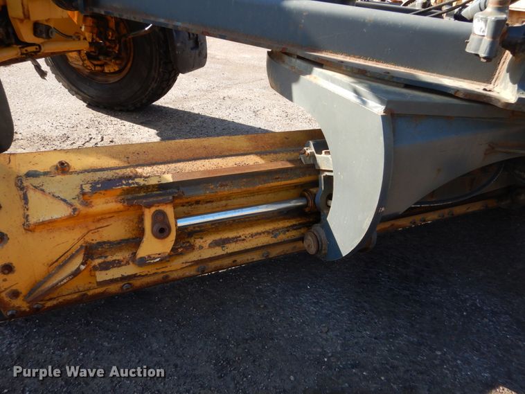 image for item DC4685 2007 John Deere 772D motor grader