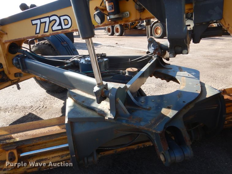 image for item DC4685 2007 John Deere 772D motor grader