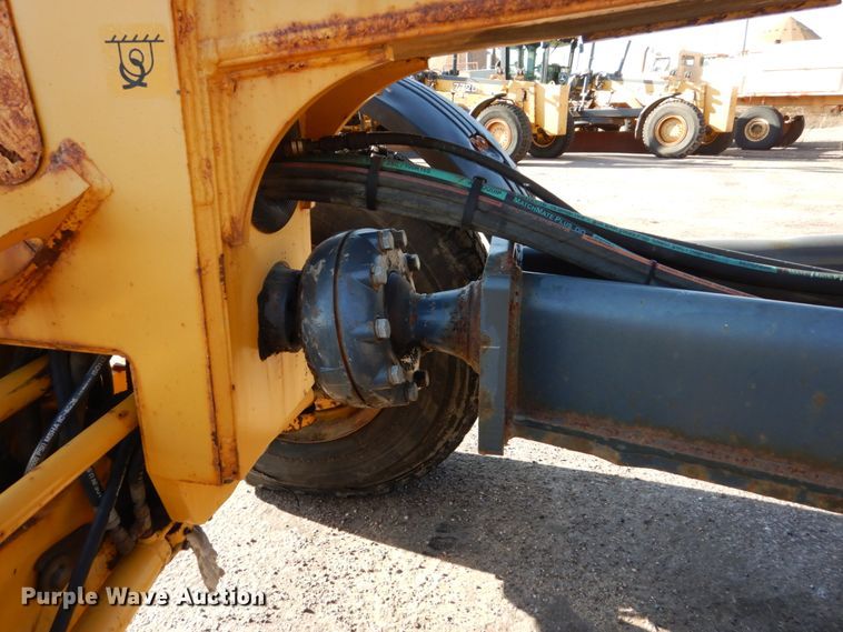 image for item DC4685 2007 John Deere 772D motor grader