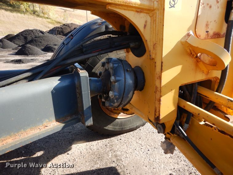 image for item DC4685 2007 John Deere 772D motor grader