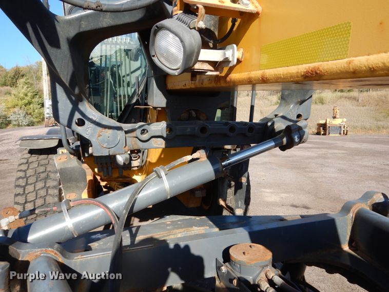 image for item DC4685 2007 John Deere 772D motor grader