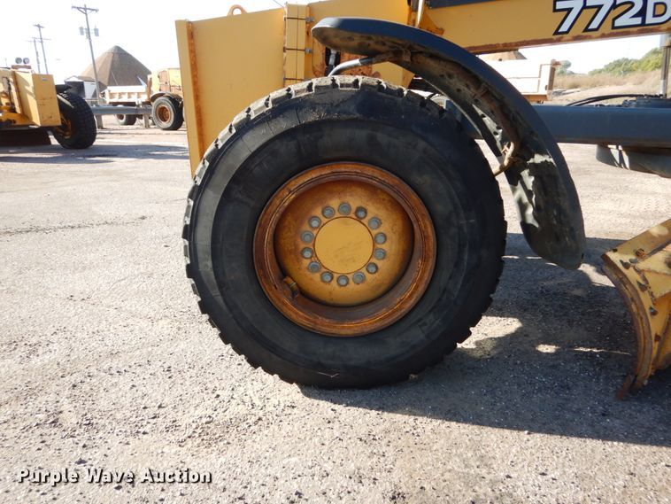 image for item DC4685 2007 John Deere 772D motor grader