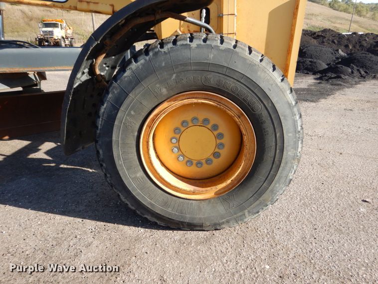 image for item DC4685 2007 John Deere 772D motor grader