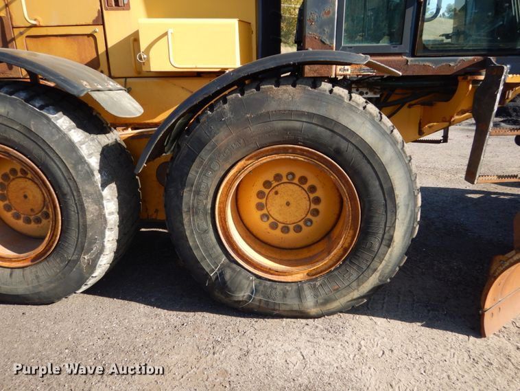 image for item DC4685 2007 John Deere 772D motor grader