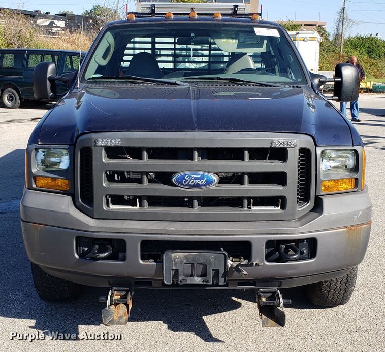 image for item DG8771 2005 Ford F250 Super Duty SuperCab utility bed pickup truck