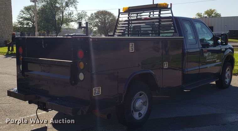 image for item DG8771 2005 Ford F250 Super Duty SuperCab utility bed pickup truck