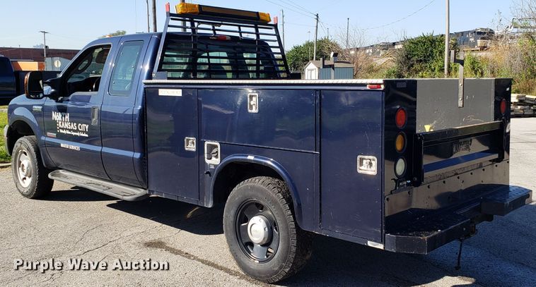 image for item DG8771 2005 Ford F250 Super Duty SuperCab utility bed pickup truck