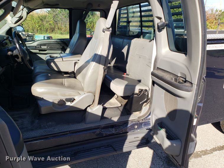 image for item DG8771 2005 Ford F250 Super Duty SuperCab utility bed pickup truck