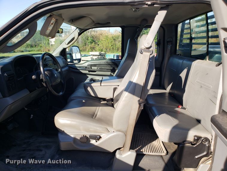 image for item DG8771 2005 Ford F250 Super Duty SuperCab utility bed pickup truck