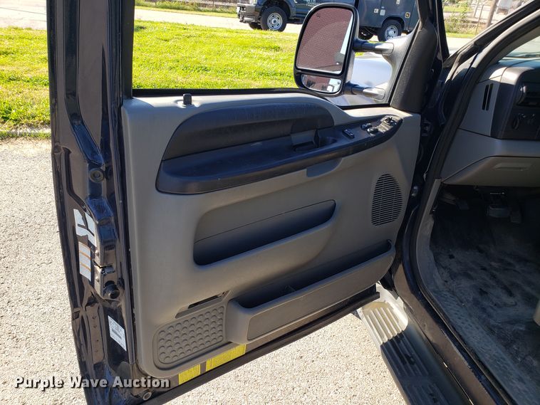 image for item DG8771 2005 Ford F250 Super Duty SuperCab utility bed pickup truck