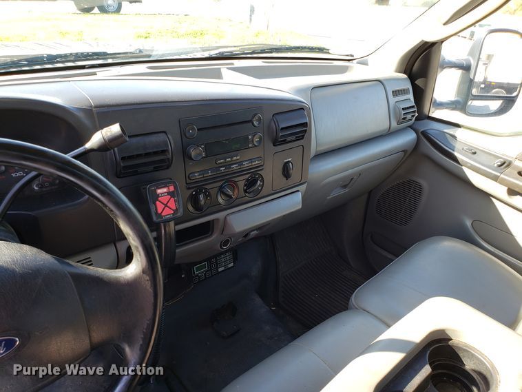 image for item DG8771 2005 Ford F250 Super Duty SuperCab utility bed pickup truck