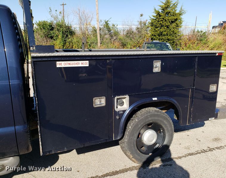 image for item DG8771 2005 Ford F250 Super Duty SuperCab utility bed pickup truck