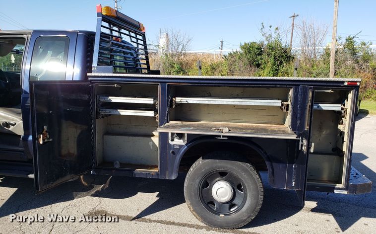 image for item DG8771 2005 Ford F250 Super Duty SuperCab utility bed pickup truck