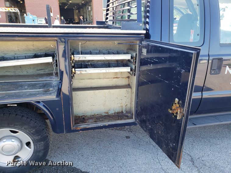 image for item DG8771 2005 Ford F250 Super Duty SuperCab utility bed pickup truck