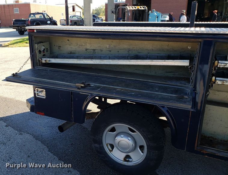 image for item DG8771 2005 Ford F250 Super Duty SuperCab utility bed pickup truck