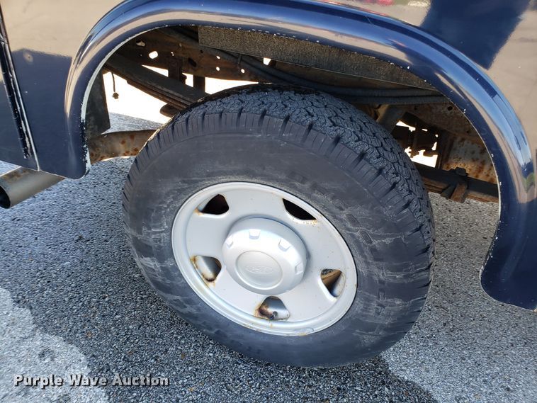 image for item DG8771 2005 Ford F250 Super Duty SuperCab utility bed pickup truck