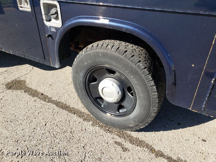 image for item DG8771 2005 Ford F250 Super Duty SuperCab utility bed pickup truck