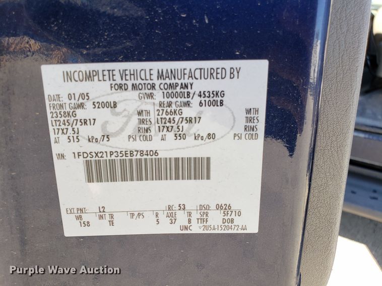 image for item DG8771 2005 Ford F250 Super Duty SuperCab utility bed pickup truck