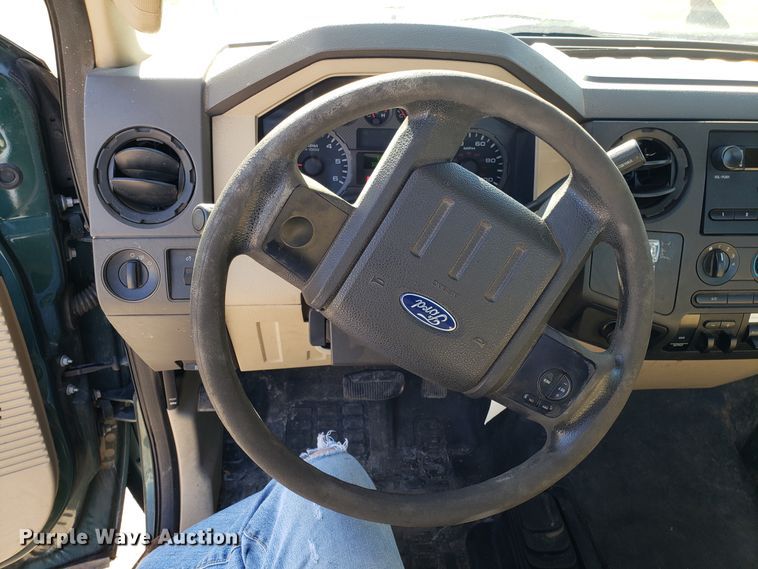 image for item DG8773 2008 Ford F250 Super Duty pickup truck