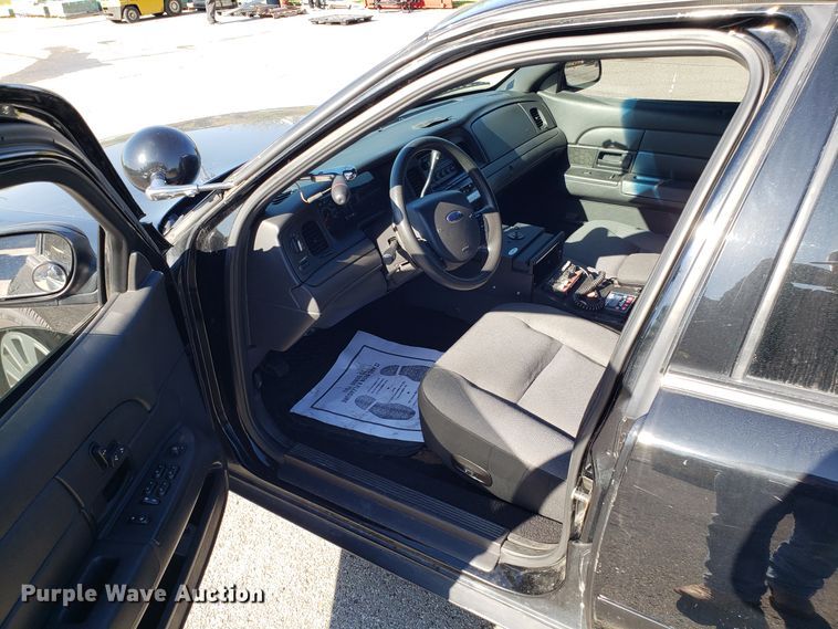 image for item DG8774 2008 Ford Crown Victoria Police Interceptor