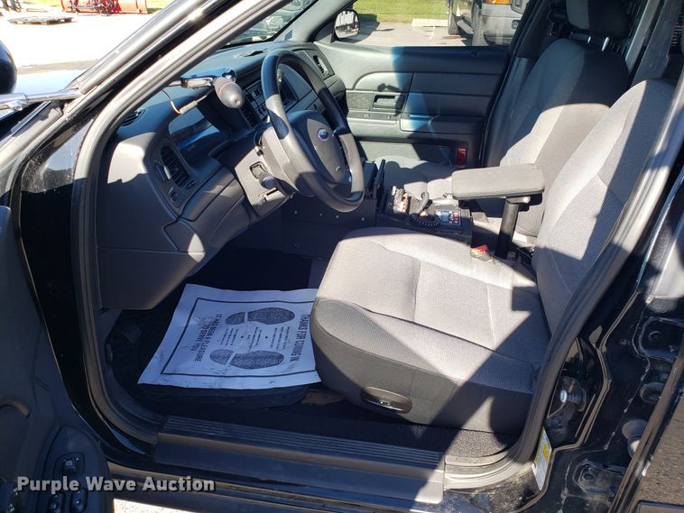 image for item DG8774 2008 Ford Crown Victoria Police Interceptor