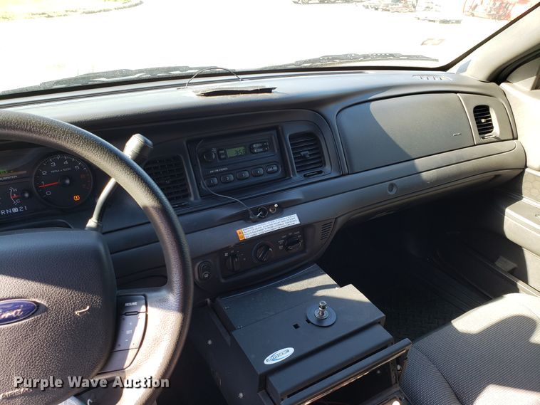 image for item DG8774 2008 Ford Crown Victoria Police Interceptor
