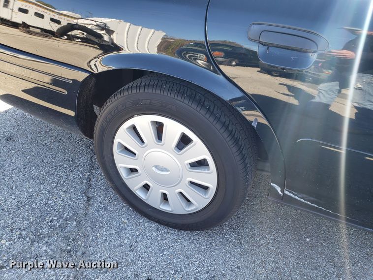 image for item DG8774 2008 Ford Crown Victoria Police Interceptor