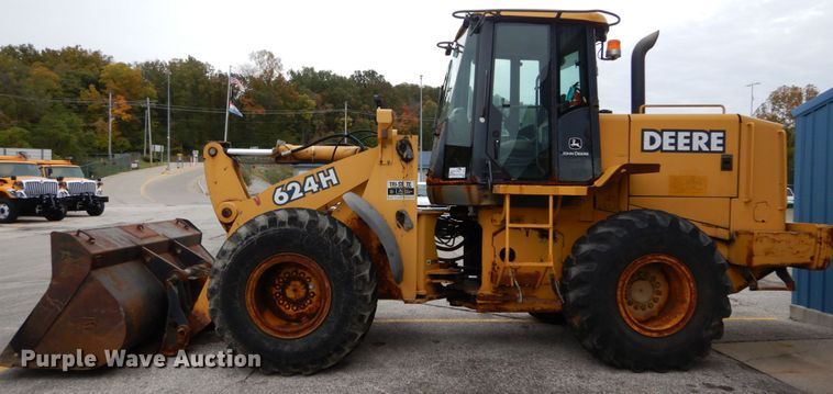 image for item DH2189 2003 John Deere 624H wheel loader