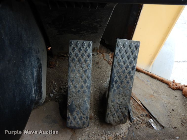 image for item DH2189 2003 John Deere 624H wheel loader