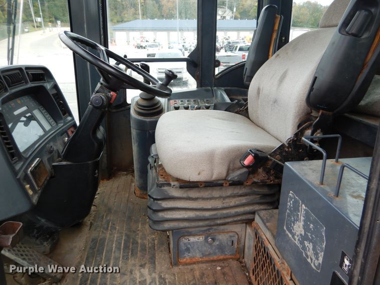 image for item DH2189 2003 John Deere 624H wheel loader