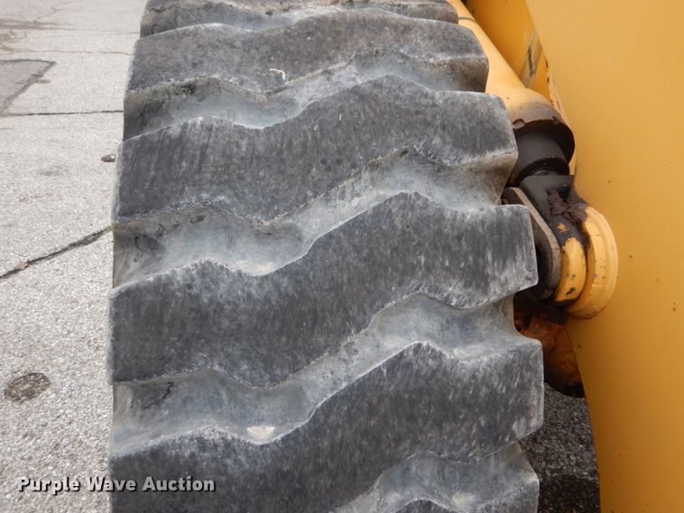 image for item DH2189 2003 John Deere 624H wheel loader