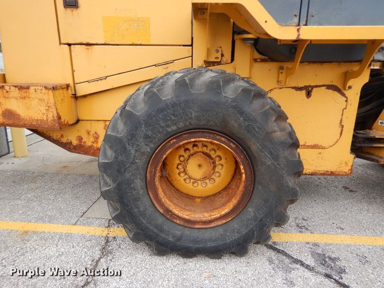 image for item DH2189 2003 John Deere 624H wheel loader