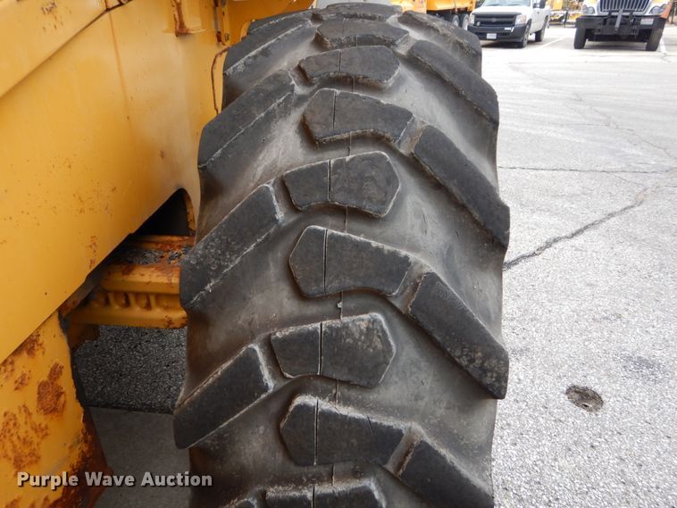 image for item DH2189 2003 John Deere 624H wheel loader