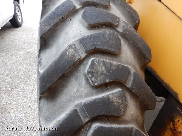 image for item DH2189 2003 John Deere 624H wheel loader