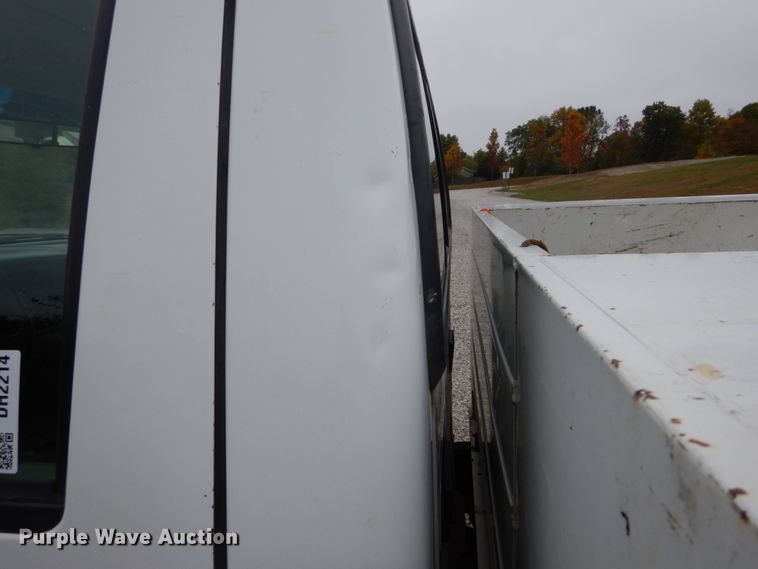 image for item DH2214 2002 Ford F350 Super Duty XL utility bed pickup truck