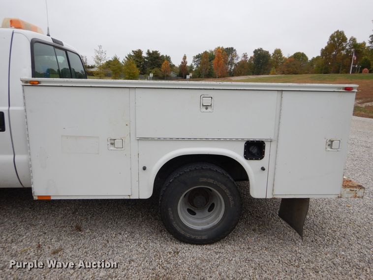 image for item DH2214 2002 Ford F350 Super Duty XL utility bed pickup truck