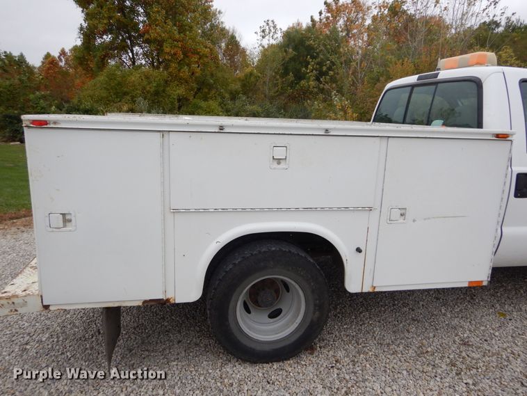 image for item DH2214 2002 Ford F350 Super Duty XL utility bed pickup truck