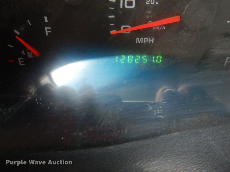 image for item DH2214 2002 Ford F350 Super Duty XL utility bed pickup truck