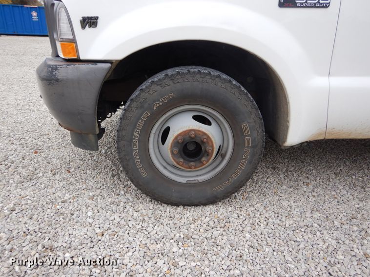 image for item DH2214 2002 Ford F350 Super Duty XL utility bed pickup truck