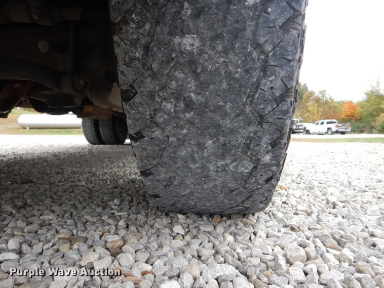 image for item DH2214 2002 Ford F350 Super Duty XL utility bed pickup truck