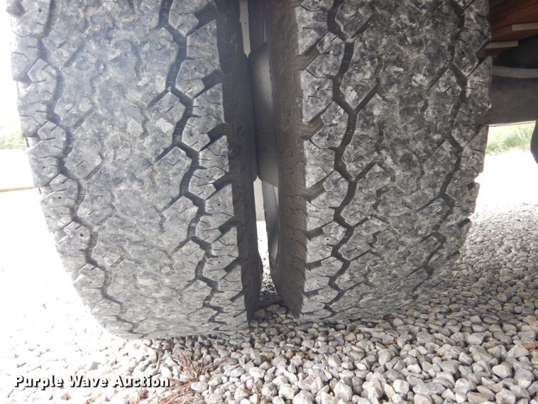 image for item DH2214 2002 Ford F350 Super Duty XL utility bed pickup truck