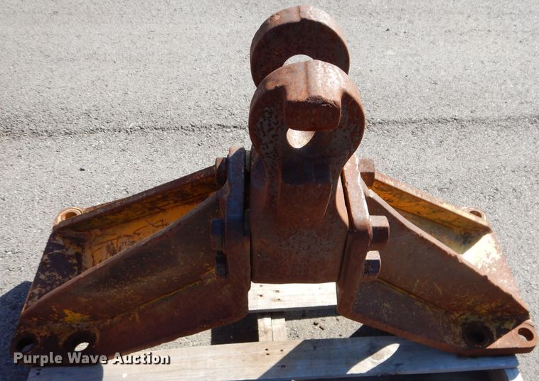 Dozer draw bar in Leavenworth, KS | Item DH2632 sold | Purple Wave