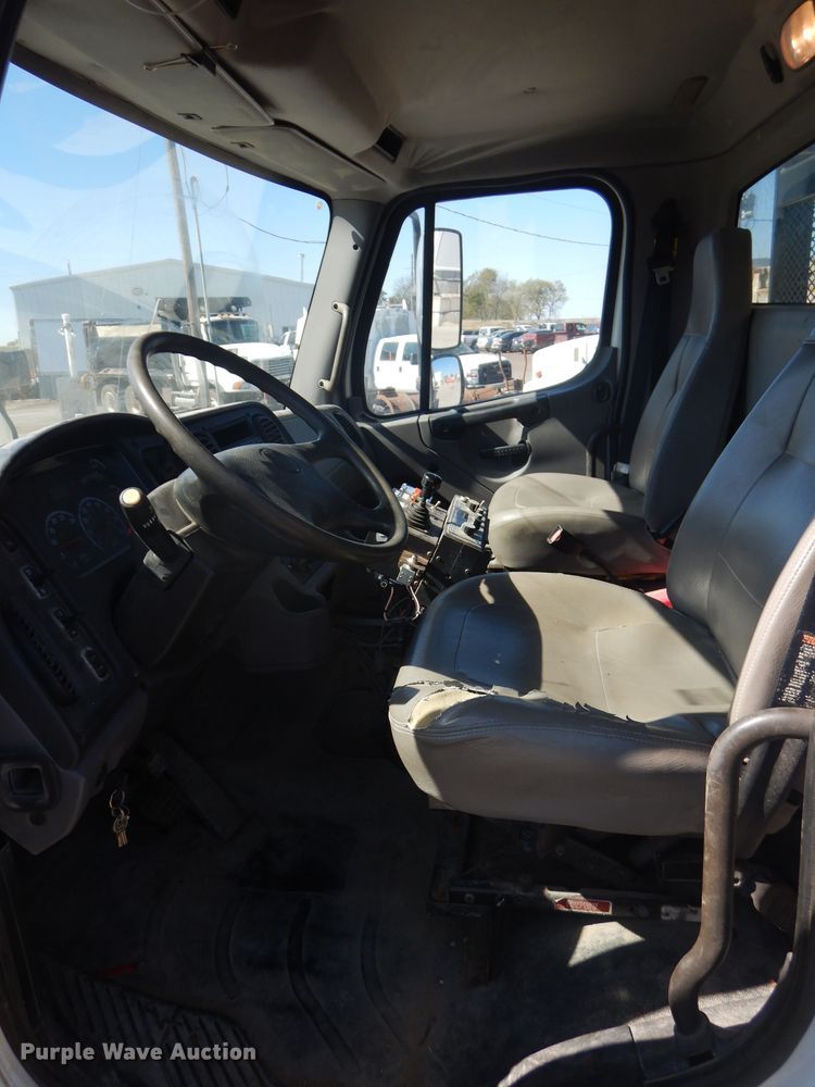 image for item DH2639 2011 Freightliner Business Class M2 flatbed truck