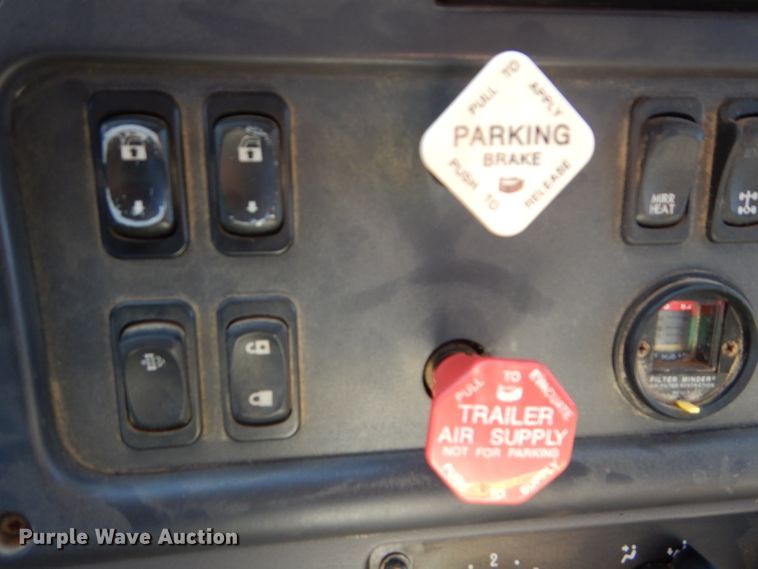 image for item DH2639 2011 Freightliner Business Class M2 flatbed truck