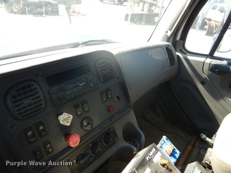 image for item DH2639 2011 Freightliner Business Class M2 flatbed truck