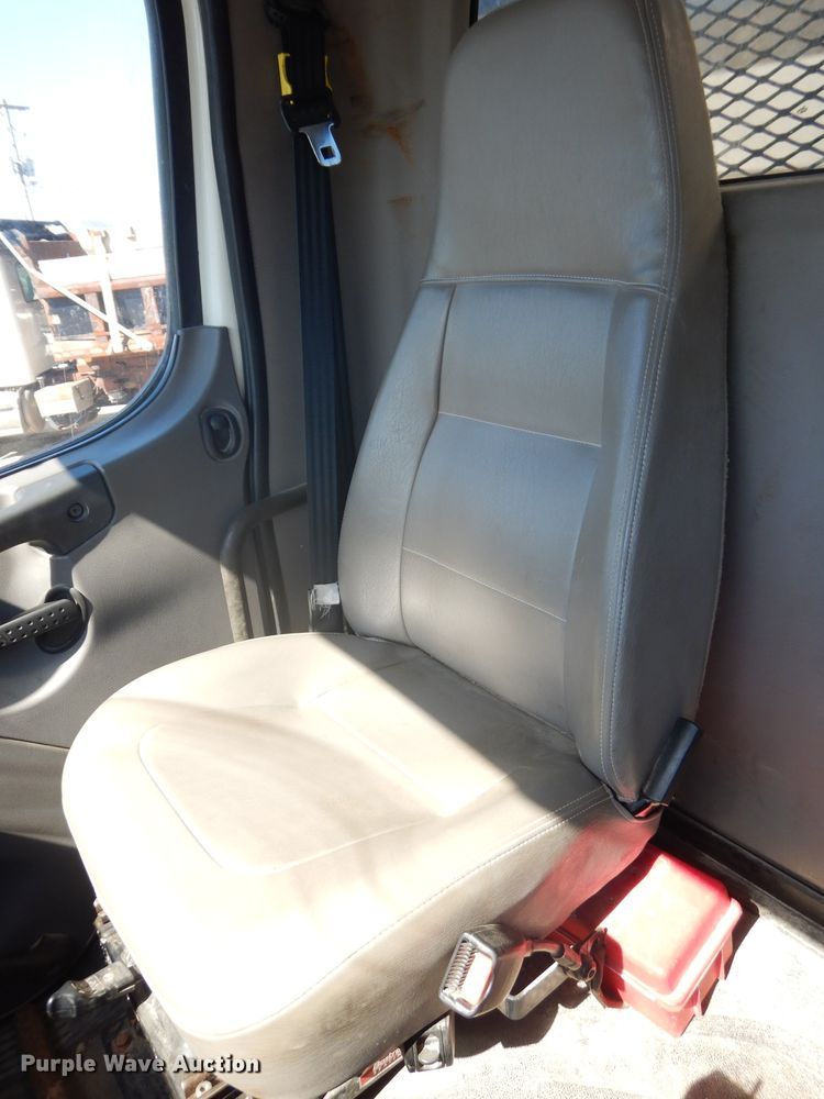 image for item DH2639 2011 Freightliner Business Class M2 flatbed truck