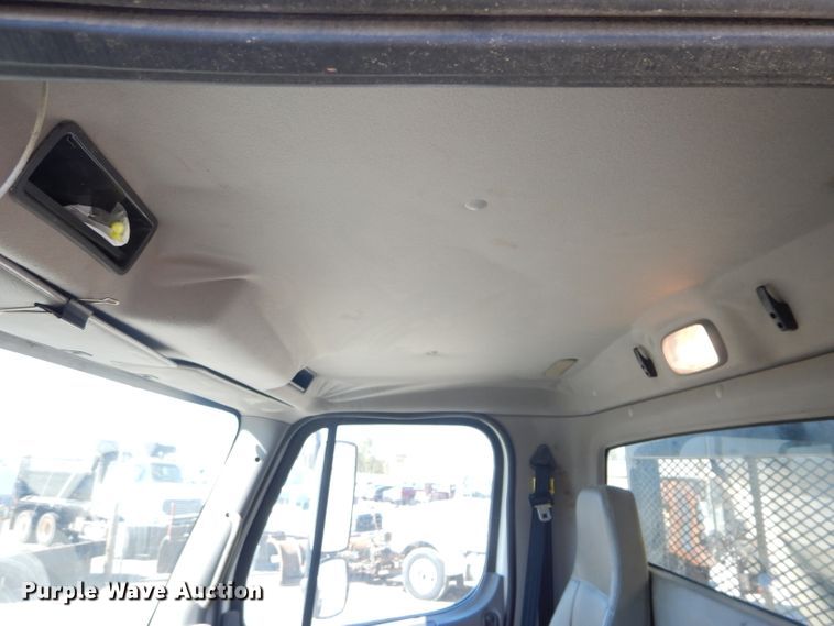 image for item DH2639 2011 Freightliner Business Class M2 flatbed truck