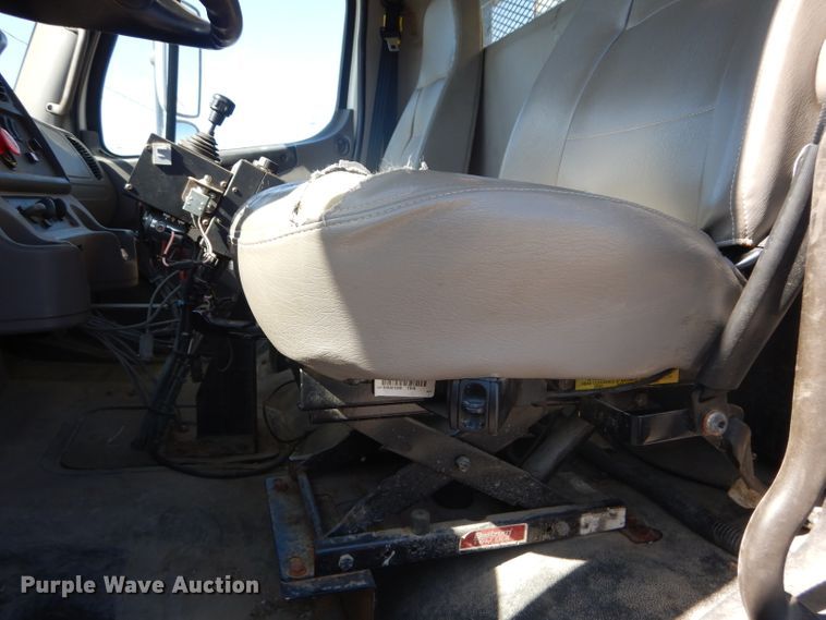 image for item DH2639 2011 Freightliner Business Class M2 flatbed truck