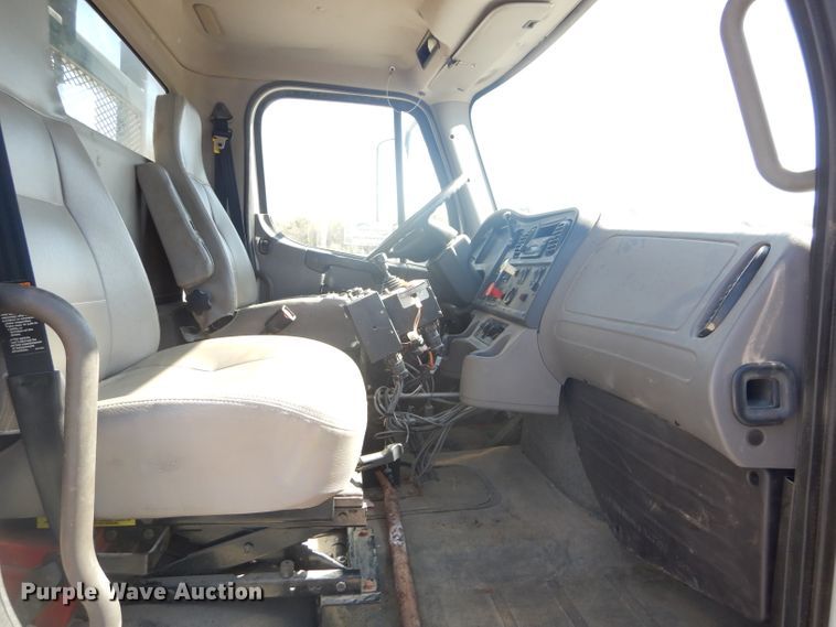 image for item DH2639 2011 Freightliner Business Class M2 flatbed truck